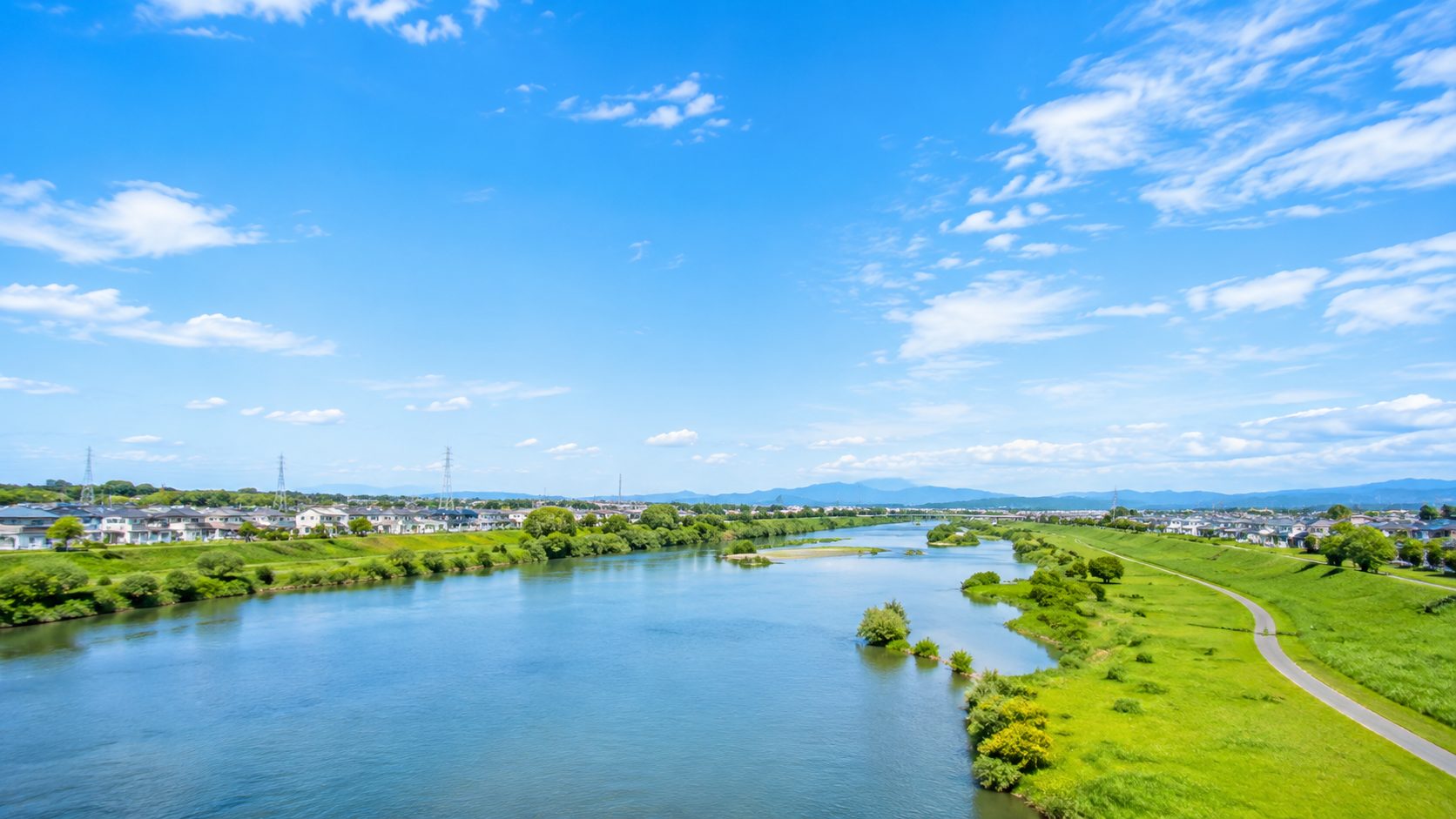 西尾市の川辺の風景